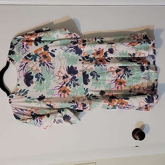 Torrid Green Orange Blue And White Floral Flutter Sleeve Peplum Blouse - Picture 6 of 12